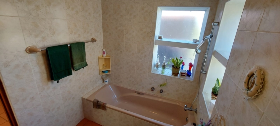 2 Bedroom Property for Sale in Wavecrest Eastern Cape